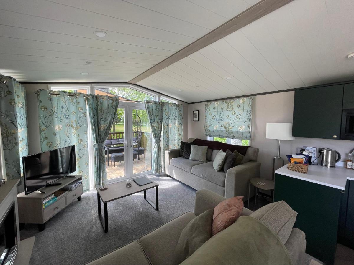 Teviotdale Lodge At Lilliardsedge Holiday Park Jedburgh Bagian luar foto